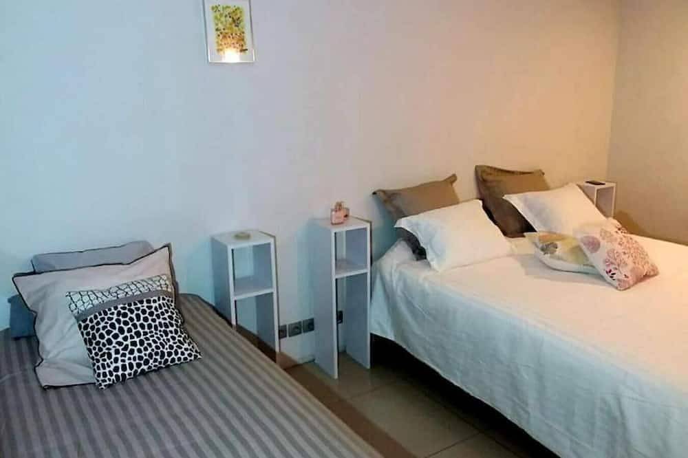 Entire apartment, Le Palace Climatisé au Centre-ville - Piscine - Accès Rapide Plage et Espagne in Perpignan, Côte d'Améthyste