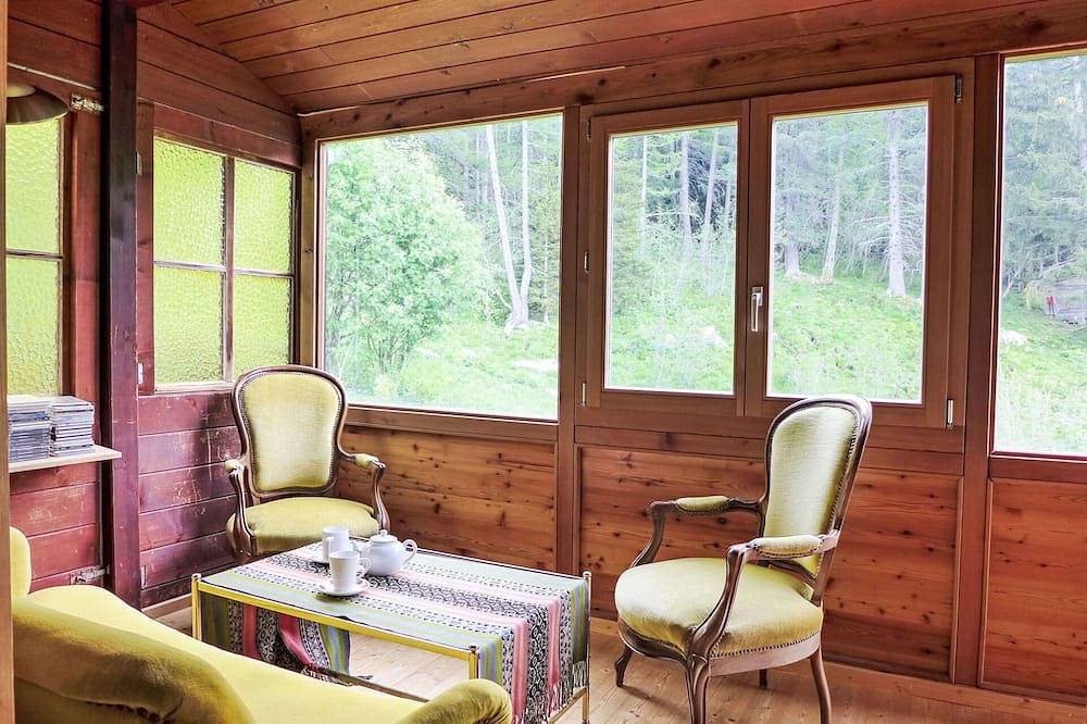 Geheel appartement, Gezellig appartement voor 10 personen met Wifi, Tv, patio en parking in Bürchen, Walliser Alpen