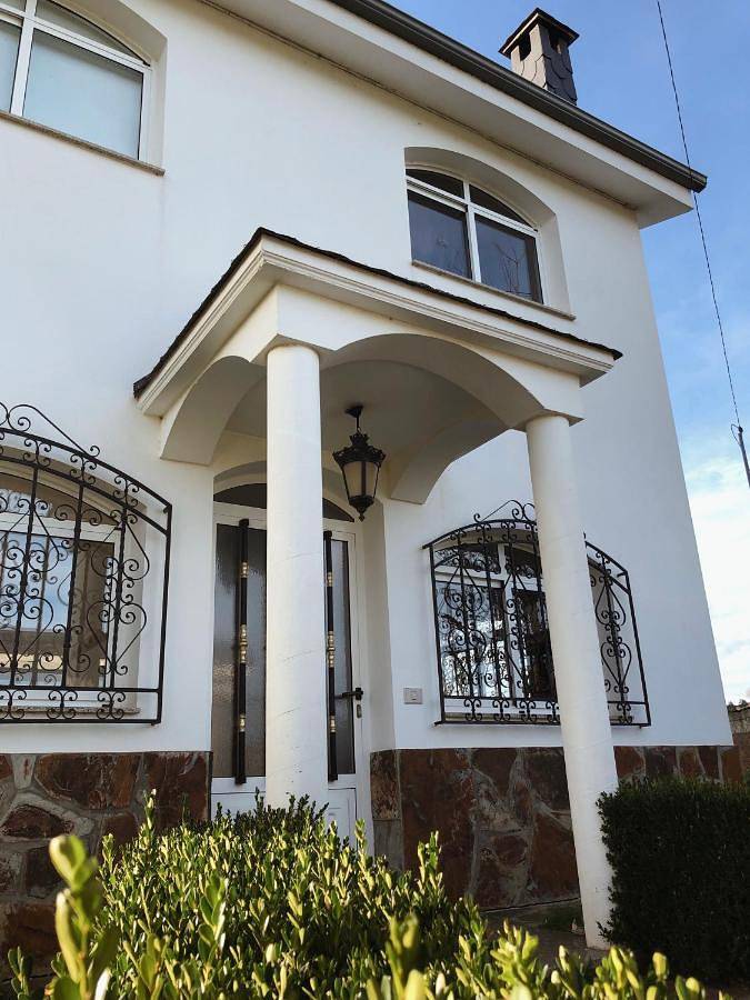 Ferienhaus für 6 Personen, mit Terrasse und Garten sowie Ausblick in Samos (Lugo)