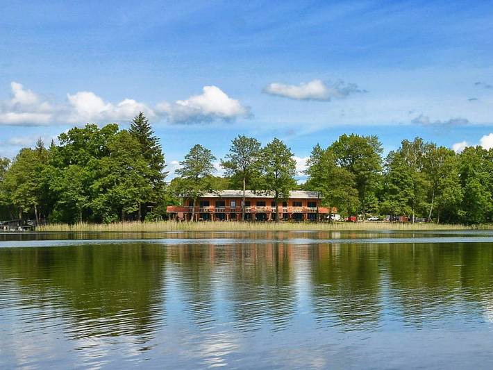 Ferienhaus für 7 Personen, mit Terrasse und Seeblick - 1