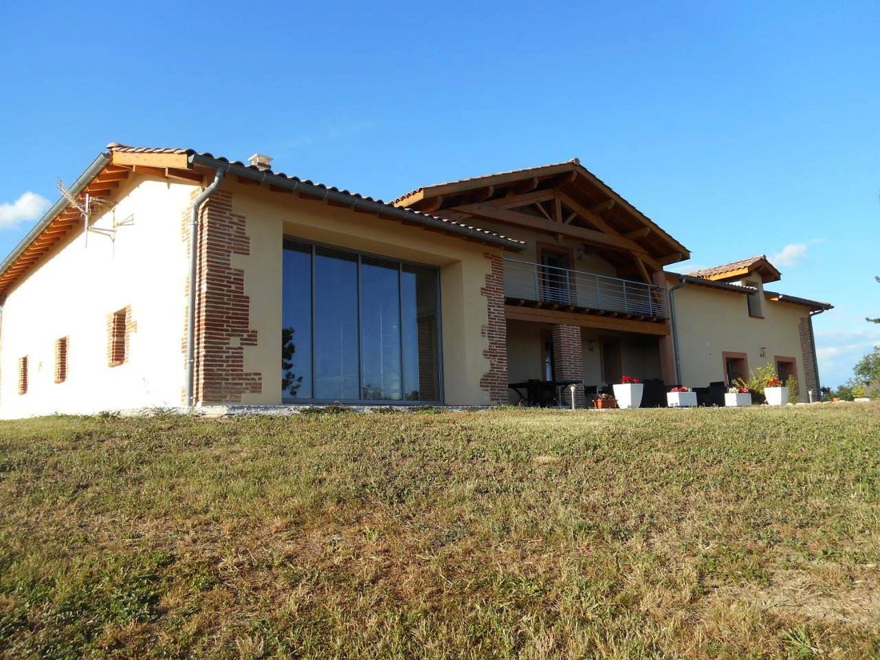 Double Room with Private Bathroom in Moissac, Quercy
