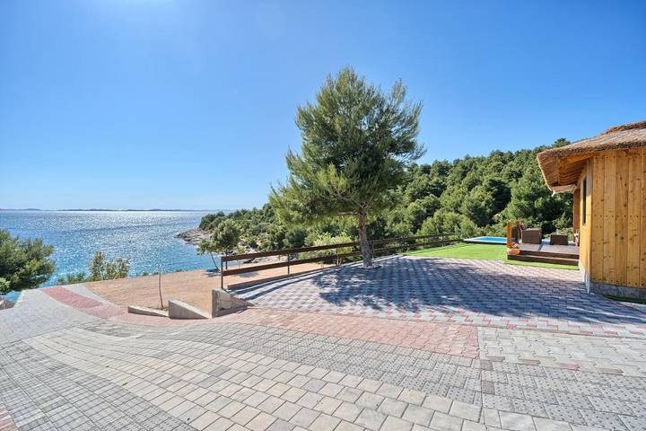 Camping pour 4 personnes, avec jardin ainsi que vue et piscine, animaux acceptés en Dalmatie - 2