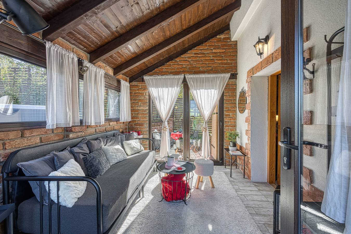 Romantic Haven with Hot Tub in Varazdin