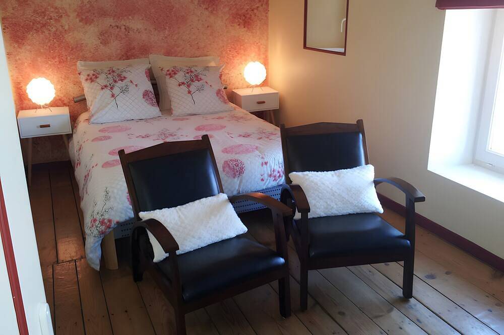 Casa de vacaciones \"Superbe Grange\" cerca de Puy du Fou, tranquila, con piscina y jardín in Bressuire, Deux-Sèvres