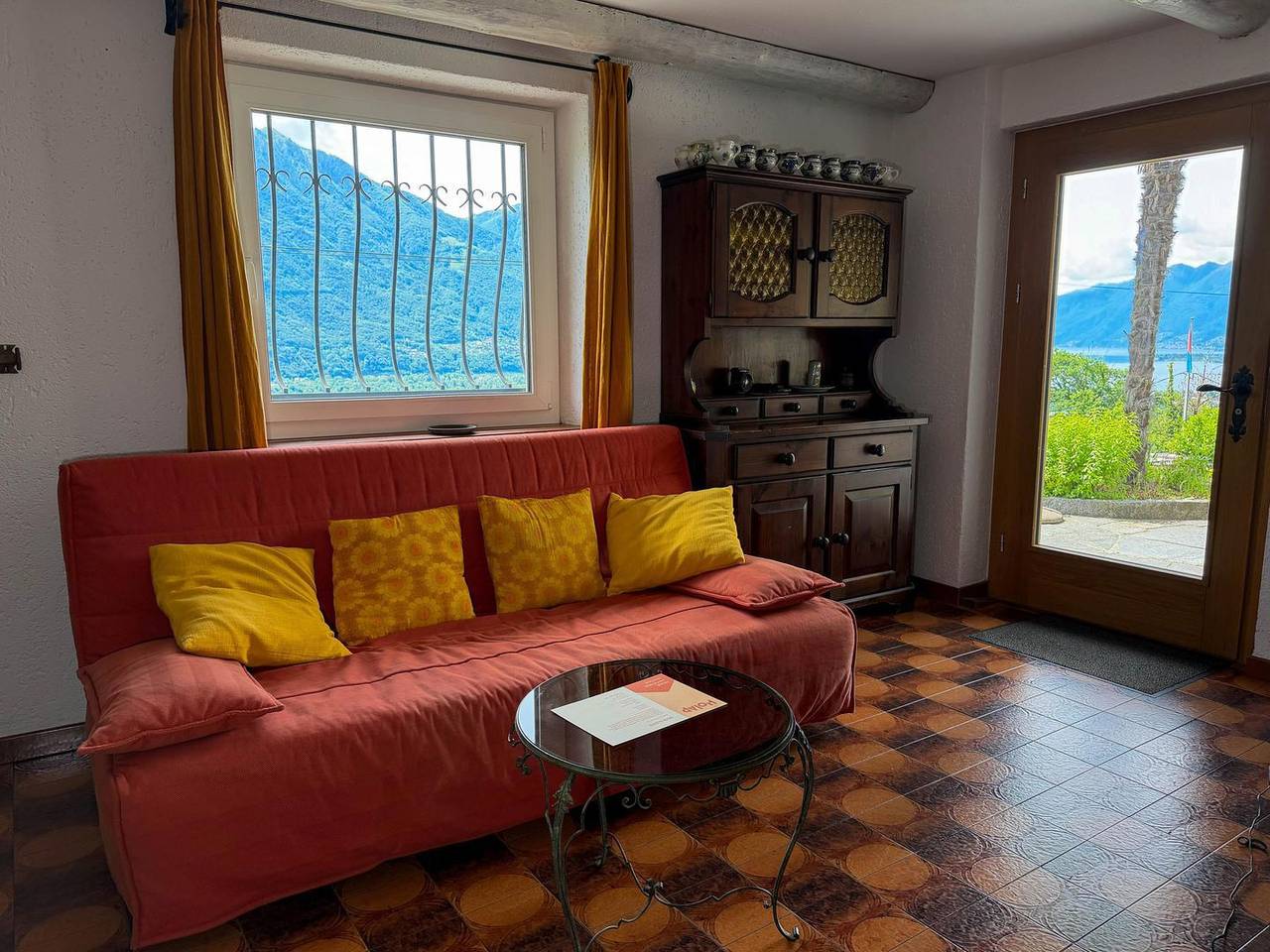 Einfamilienhaus im Tessiner Stil an sonniger Hanglage in Lavertezzo, Tessiner Alpen