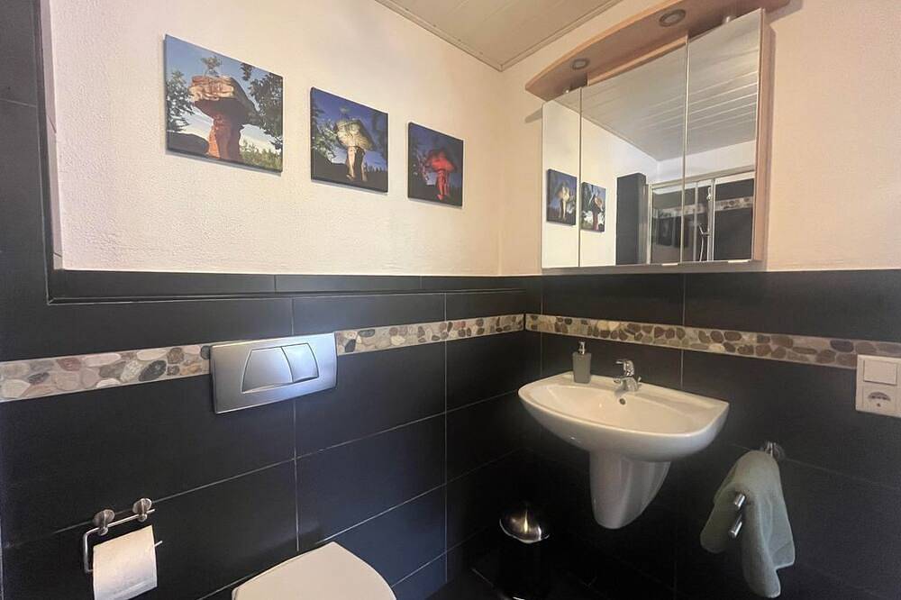 Ganze Wohnung, Ferienwohnung Haus Hahnfelsblick - Appartement/Fewo, Dusche, Wc, 1 Schlafraum in Erfweiler, Landkreis Südwestpfalz