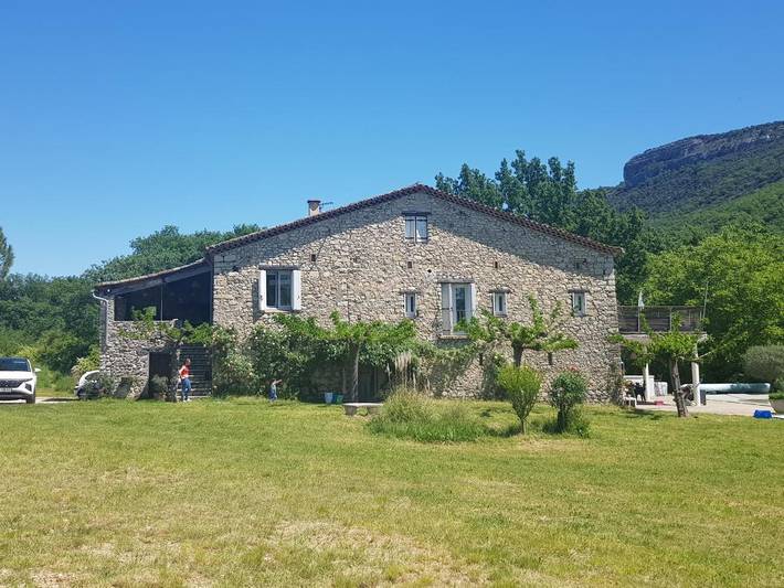 Location de vacances pour 19 personnes, avec jardin et vue ainsi que piscine et terrasse à Laroque (Hérault) - 2
