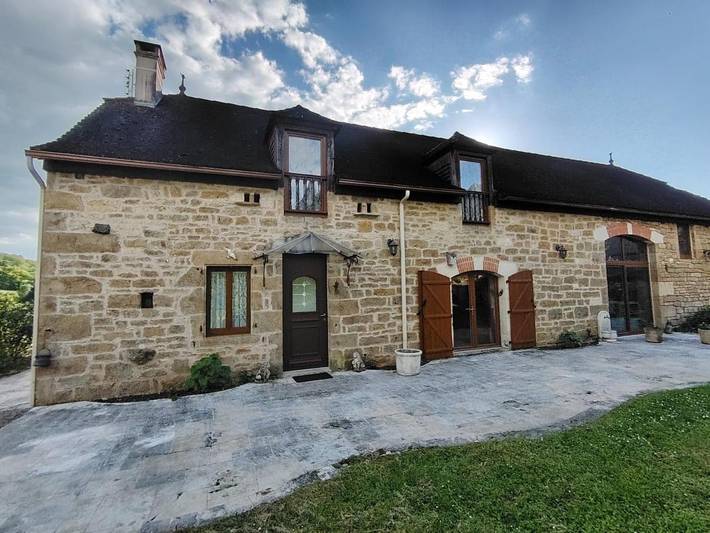 Location de vacances pour 8 personnes, avec piscine ainsi que vue et jardin à Strenquels - 2