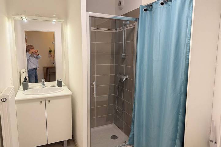 Ganze Wohnung, Charming one-bedroom apartment 9 km from Disneyland and 4 km from Val d'Europe, with private parking in Lagny-sur-Marne, Seine-et-Marne