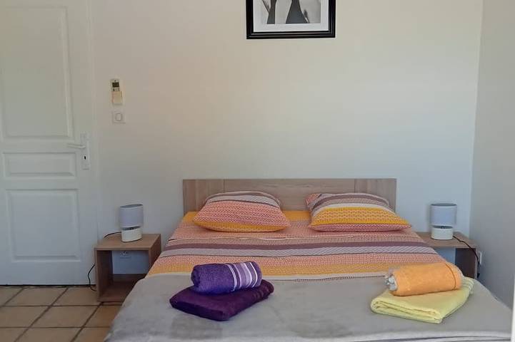 Location de vacances pour 6 personnes, avec jacuzzi ainsi que terrasse et jardin à Jonquières-Saint-Vincent - 4