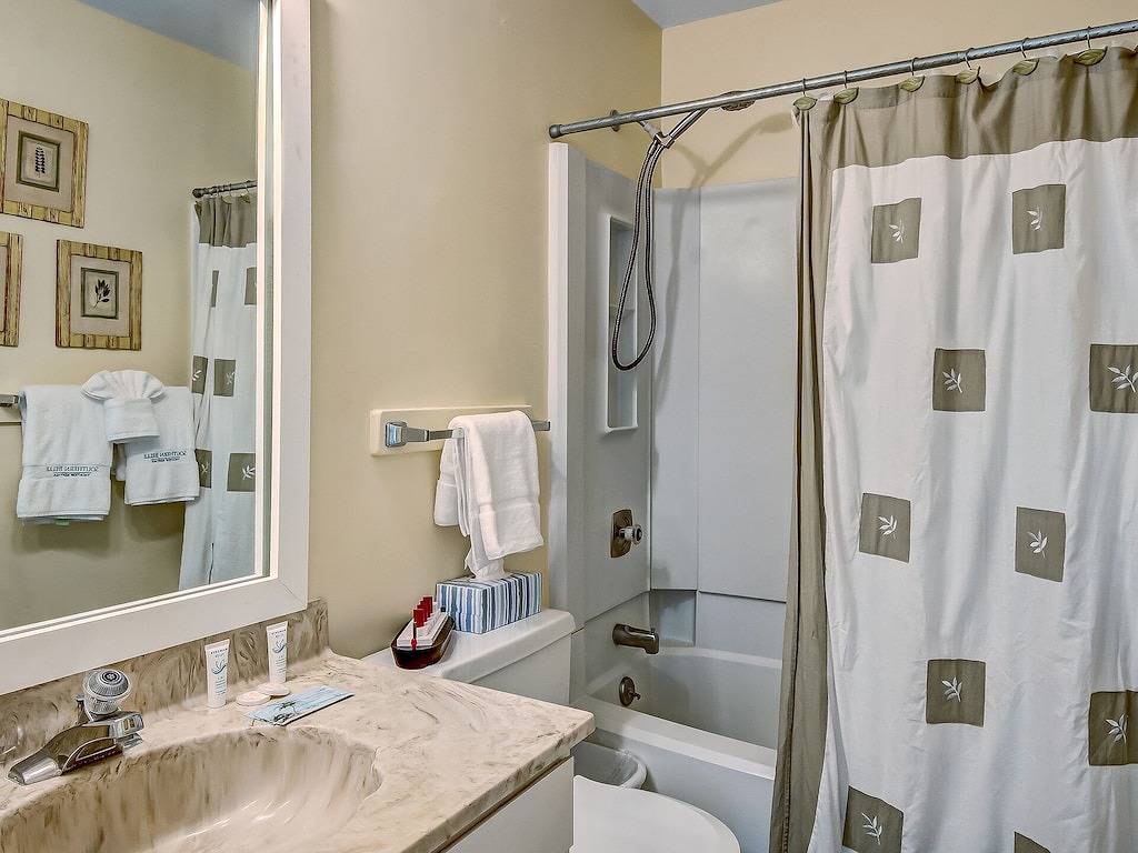 Ganze Wohnung, Private balcony overlooking the beach! in Tybee Island, Chatham County