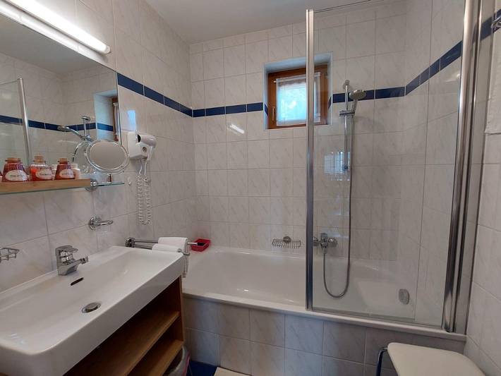 Gîte pour 4 personnes, avec jardin ainsi que balcon et vue, adapté aux familles à Treffen - 4