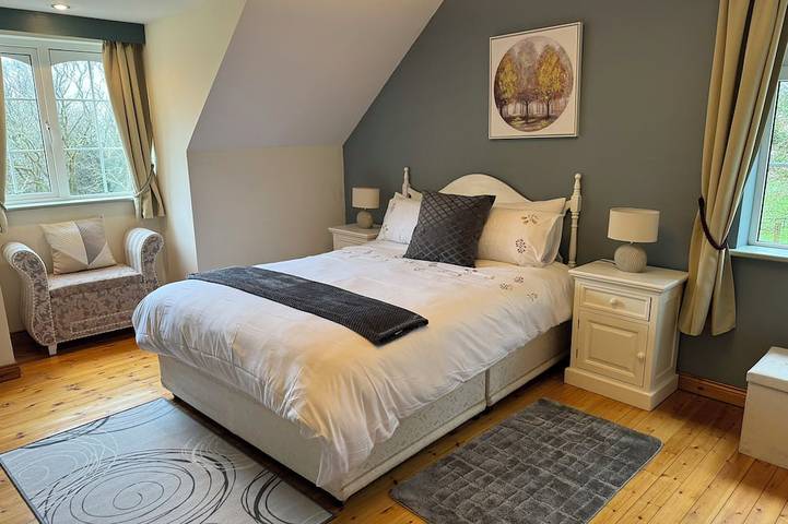 Spacious Detached 4-bedroom house in  Kenmare set on its own grounds of 2 acres in County Kerry