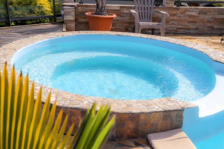 Location de vacances pour 4 personnes, avec jardin ainsi que vue et piscine dans Le Quatorzieme - 2