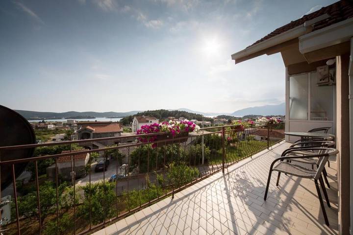 Maison d’hôte pour 4 personnes, avec jardin et vue, adapté aux familles dans Tivat - 2