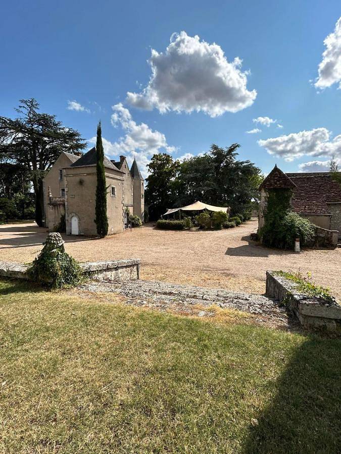 Location de vacances pour 30 personnes, avec piscine et terrasse ainsi que vue et jardin, animaux acceptés à Messas - 2