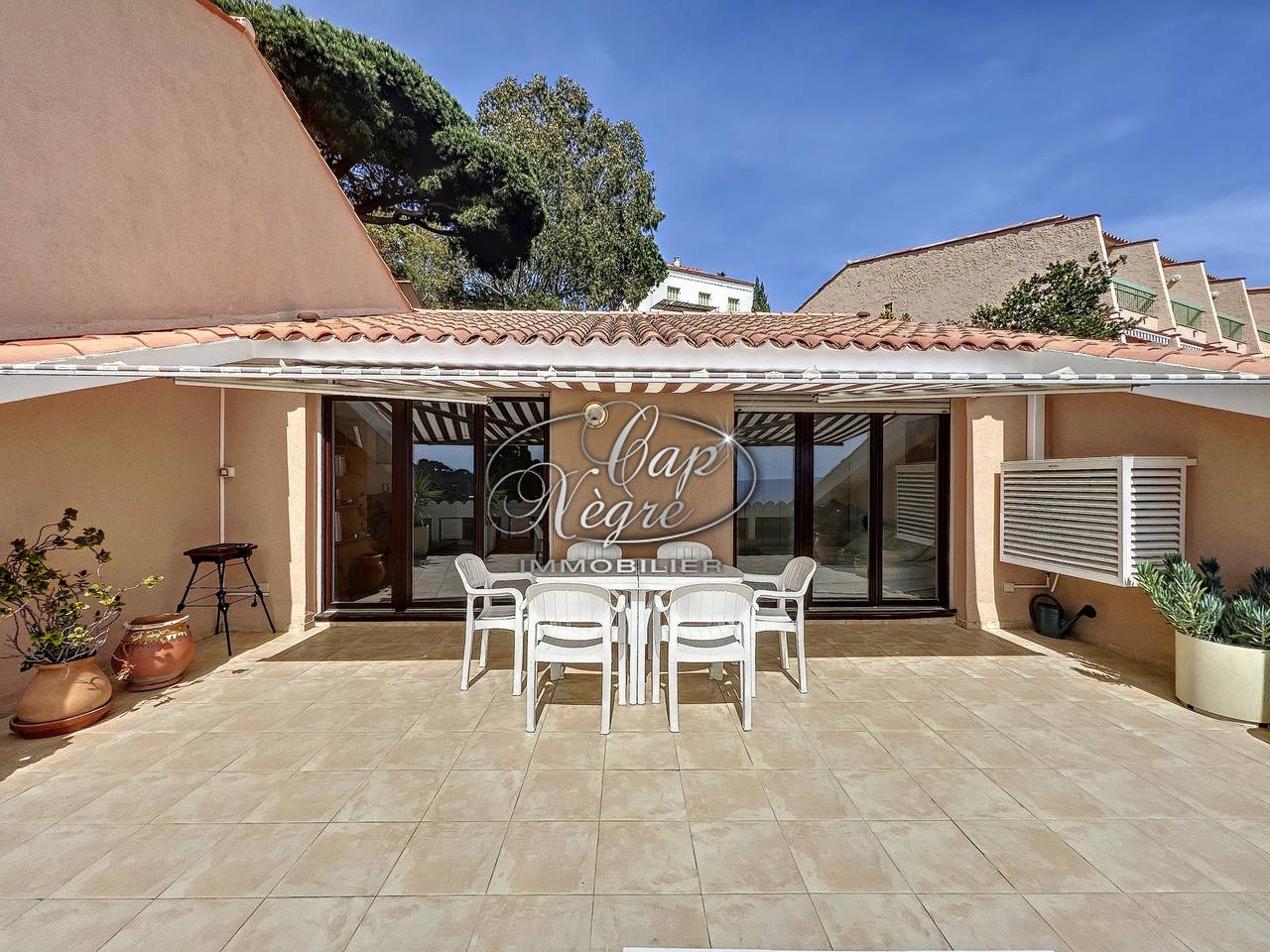 Apartamento entero, Appartement 4 personnes classé 3* avec terrasse vue mer proche plage du Rayol in Rayol-Canadel-sur-Mer, Costa mediterránea (Francia)