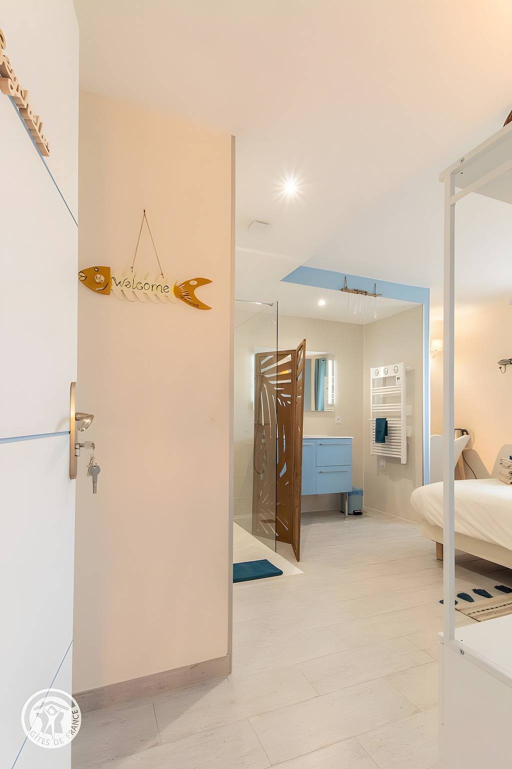 Chambre d’hôtes « Chambre 2 - Seychelles » avec terrasse et jardin partagés, Wi-Fi in Seynod, Annecy (commune)