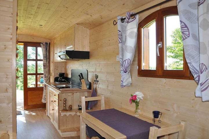 Gîte pour 2 personnes, avec jardin ainsi que terrasse et piscine à La Gripperie-Saint-Symphorien - 3