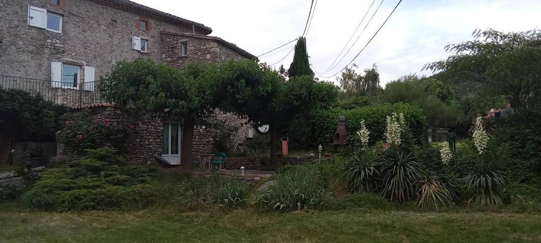 Gîte pour 3 personnes, avec vue ainsi que piscine et jardin à Lasalle - 3