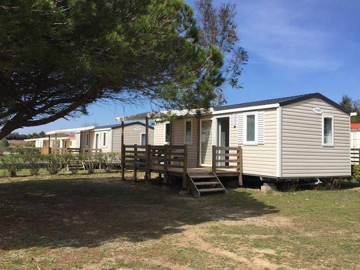Camping Les Fontaines - Mobilheim 6 personen - Camélia Confort Klimaanlage mit Terrasse 3 Zimmer in Canet-en-Roussillon, Mittelmeerküste (Frankreich)