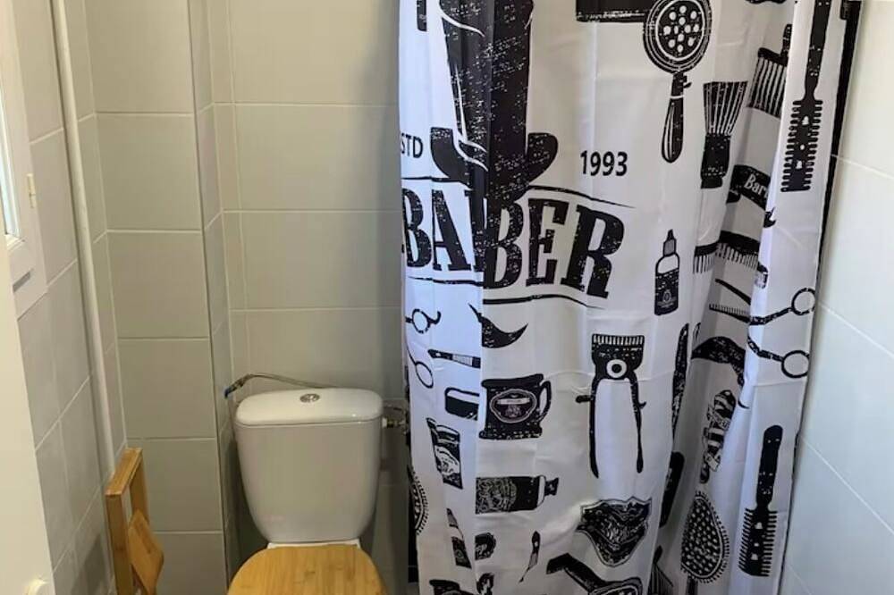 Entire apartment, Ideal studio for business trips or vacations in the south of France in Fos-sur-Mer, Istres region