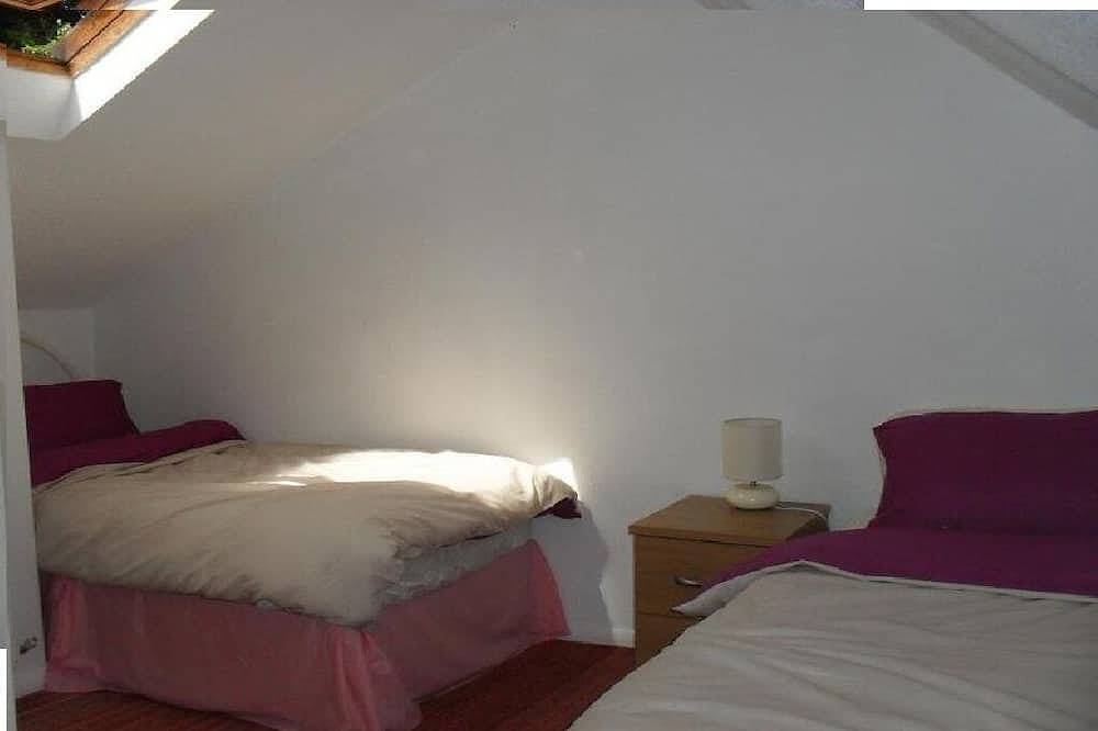 2 Bedroom cottage in the lovely village of Ruswarp walking distance to Whitby in Whitby, North York Moors National Park