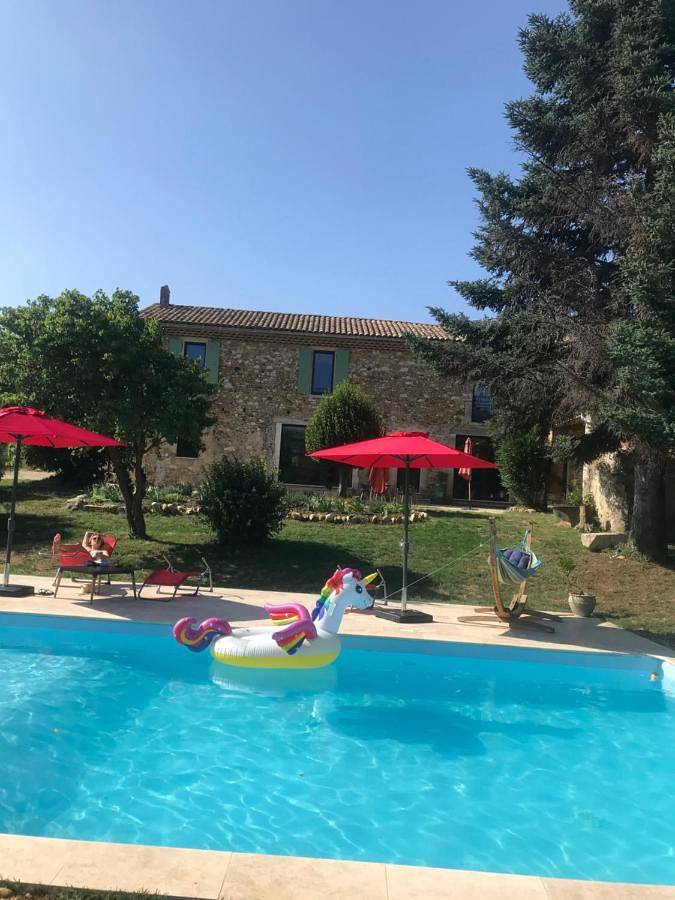 Chambre d’hôte pour 2 personnes, avec piscine et terrasse ainsi que jardin et vue