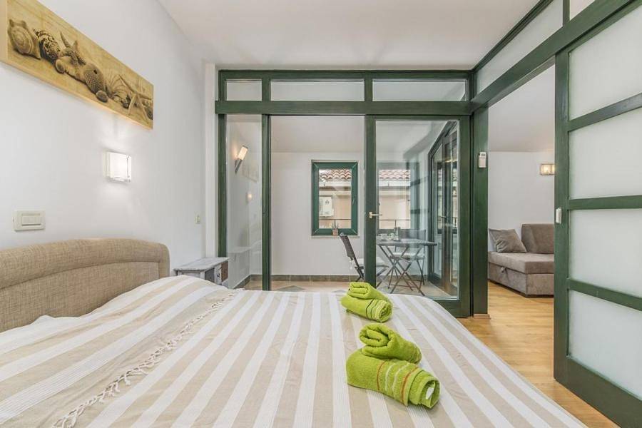 Appartamento intero, Moderno appartamento per 2 persone a soli 20 metri dal mare in Novigrad, Umago e dintorni