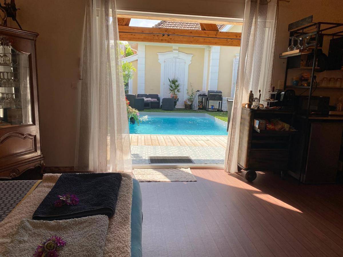 Double Room with Pool View in Gujan-Mestras, Région d'Arcachon