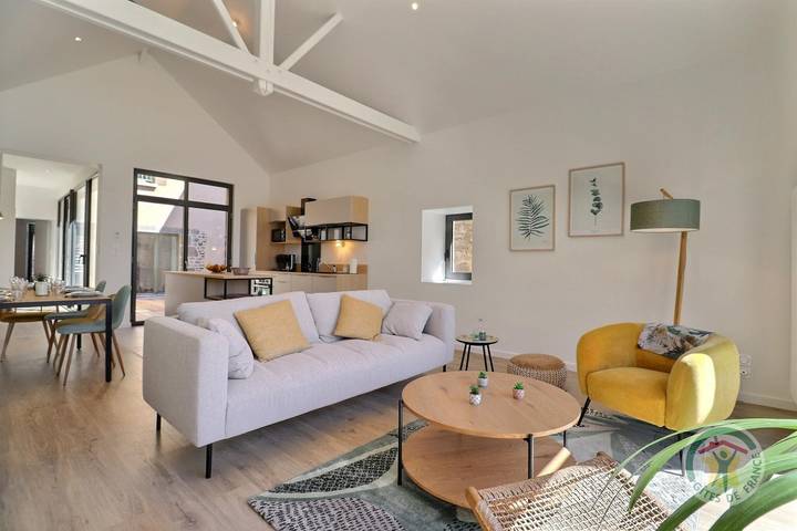 Gîte pour 8 personnes, avec Terrasse et Vue à Combourg