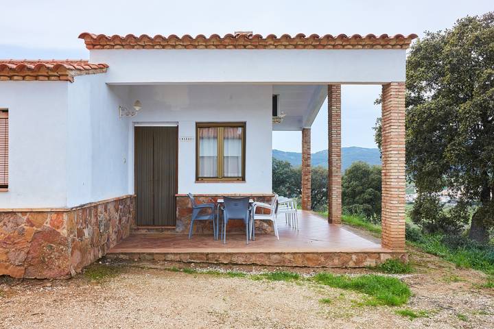 Casa rural 'Casa Las Niñas' con vistas a la montaña, piscina compartida y aire acondicionado in Aldeaquemada, Sierra Morena