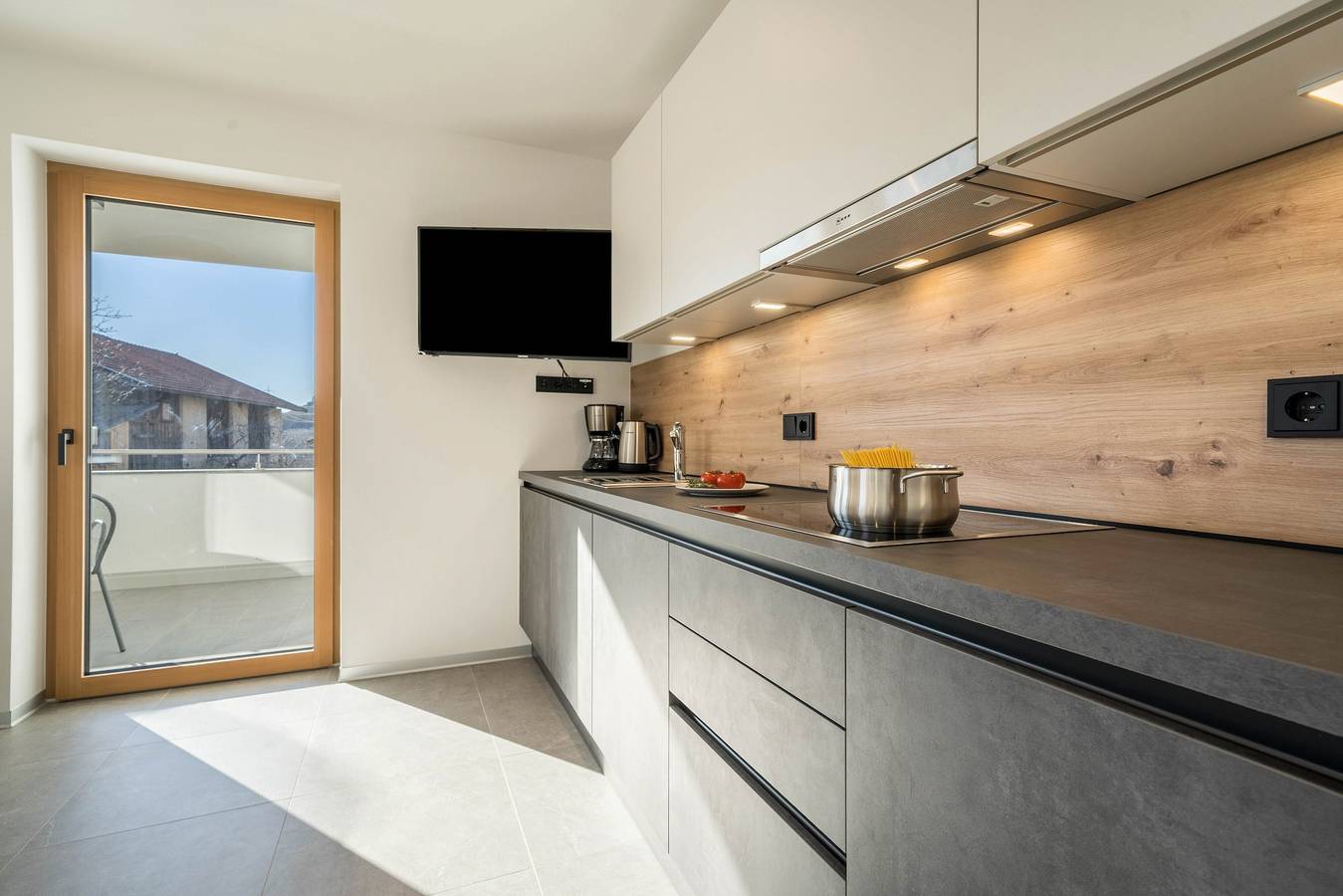 Ganze Wohnung, Ferienwohnung "Sunnig - Sonnenaufgang" mit Bergblick, Balkon & Wlan in Lana, Nonsberggruppe