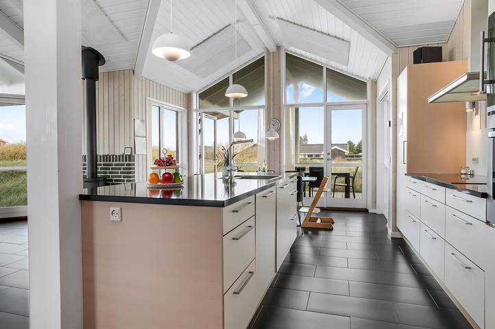 Stunning home in Hirtshals w/ Sauna, 4 Bedrooms and WiFi in Hirtshals region, Tannisbucht