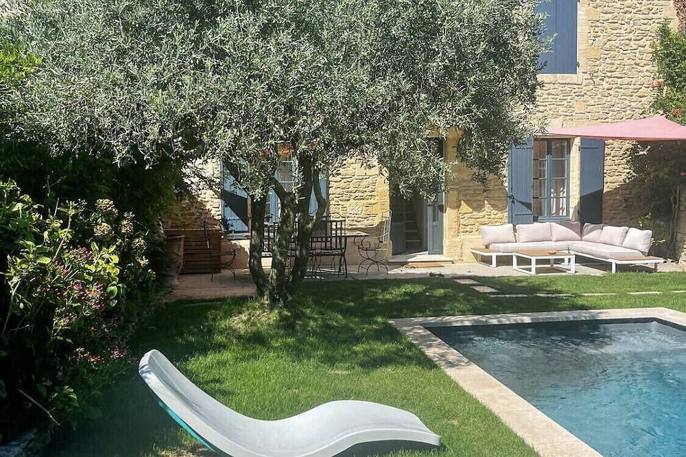 Charming village house & pool in Provence in Pujaut, Nimes region