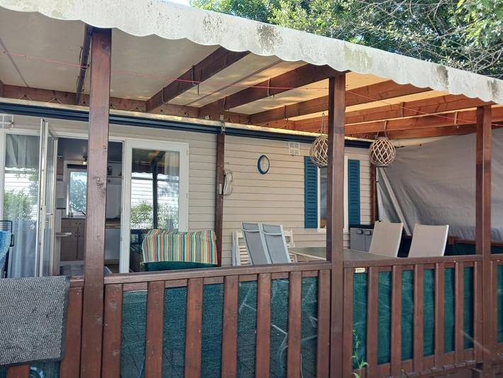 Camping pour 4 personnes, avec Terrasse et Piscine