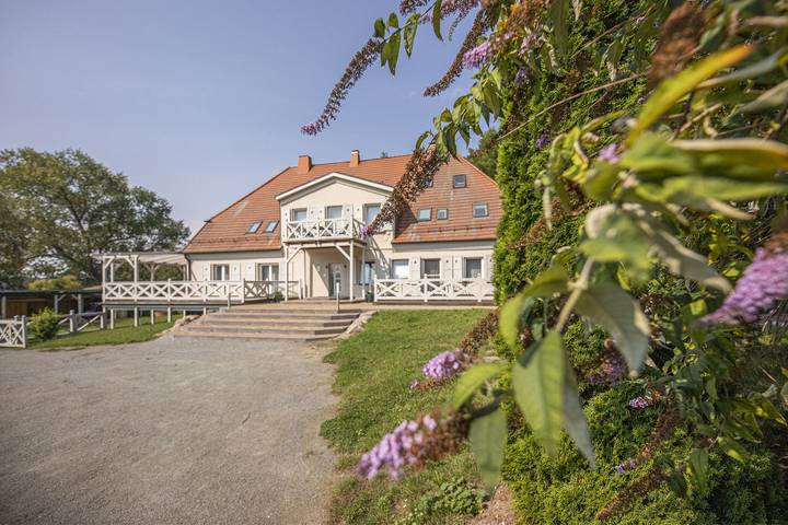 Ferienwohnung für 2 Personen, mit Terrasse und Garten sowie Pool und Sauna in Bergen auf Rügen
