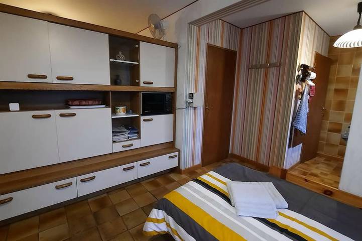 Entire apartment, Studio in the quiet and bright countryside in Sermange, Jura