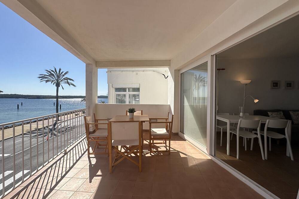 Entire apartment, Spectacular views on the first line of the sea in Fornells, Es Mercadal