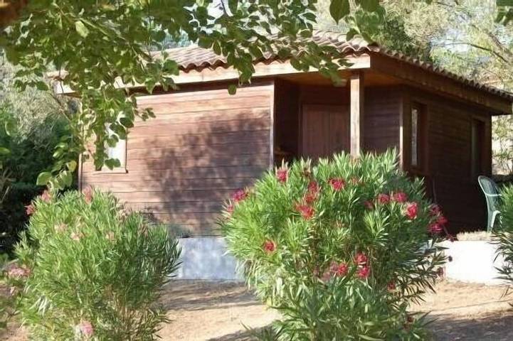 Gîte pour 2 personnes, avec Jardin et Piscine à Azilone-Ampaza