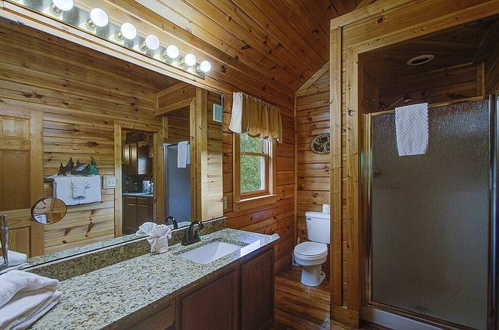 Chalet for 4 people, with balcony and hot tub in Gatlinburg