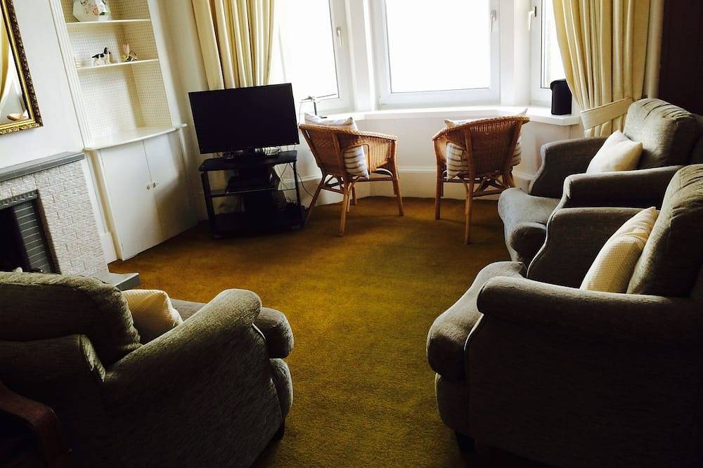 Entire apartment, Bright, Homely Flat Overlooking Rothesay Bay in Rothesay, Argyll & Bute