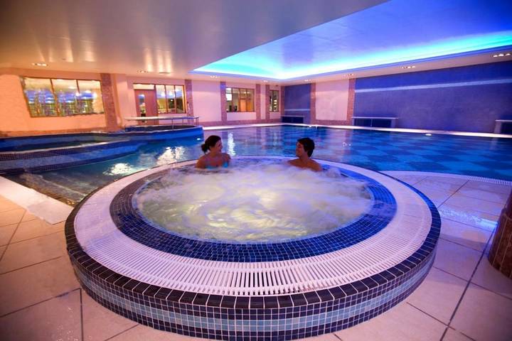 Hôtel pour 2 personnes, avec sauna ainsi que piscine et jacuzzi dans Monaghan