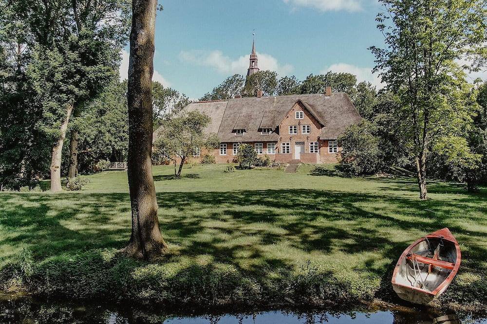 Nordseelütt unter Reet bei Sankt Peter-Ording / Halbinsel Eiderstedt in Tetenbüll, Eiderstedt