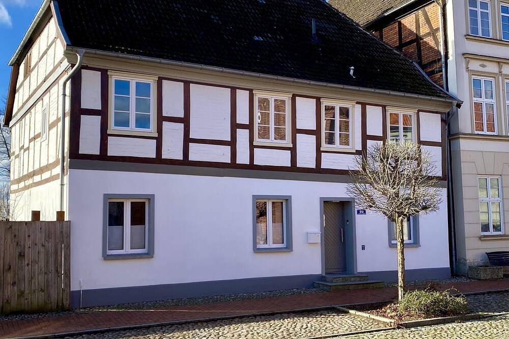 Ganze Wohnung, Modern apartment with terrace right in the beautiful old town in Dömitz, Ludwigslust-Parchim