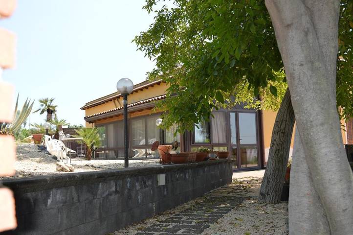 Casa vacanza per 4 persone, con panorama e giardino, con animali domestici in Santa Venerina