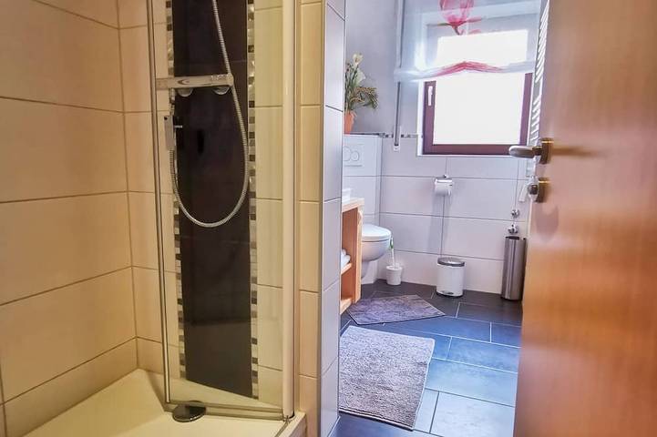 Ganze Wohnung, Vorzügliche Hanglage mit wunderbarer Aussicht.Haustiere erlaubt.Familienfreundl. in Schotten, Vogelsberg Region