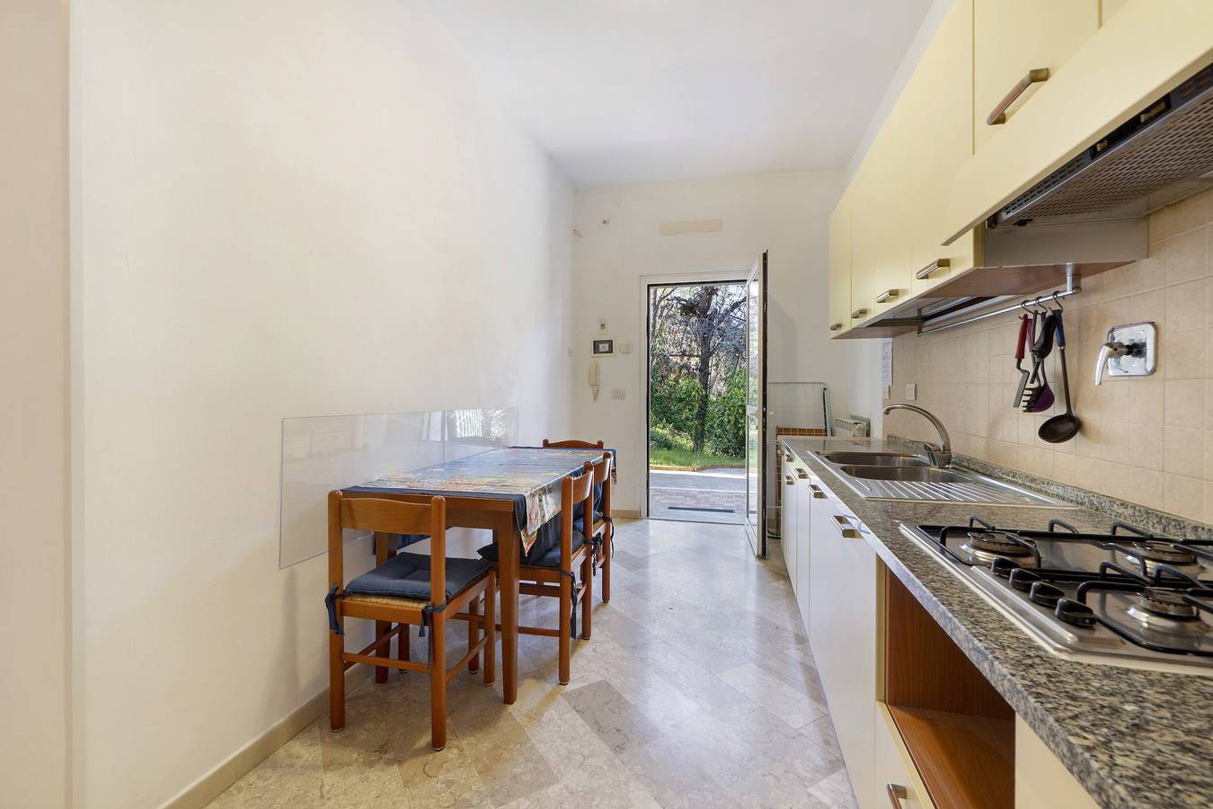 Ganze Wohnung, Ferienwohnung 'Stella Marina' mit privater Terrasse in Celle Ligure, Riviera di Ponente