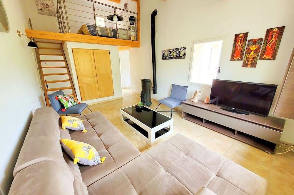 La Bastide des Oliviers.charming villa in a peaceful setting with swimming pool in Callas, Draguignan region