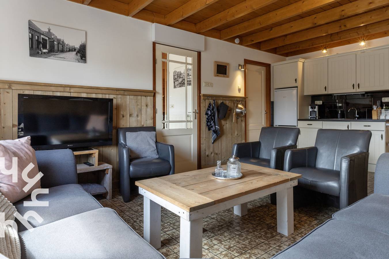 Attraktive eingerichtete Ferienwohnung für 10 Personen am Wasser in Delfstrahuizen in Friesland